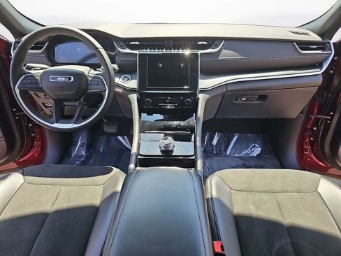 Certified 2023 Jeep Grand Cherokee Altitude AWD/4WD image 9