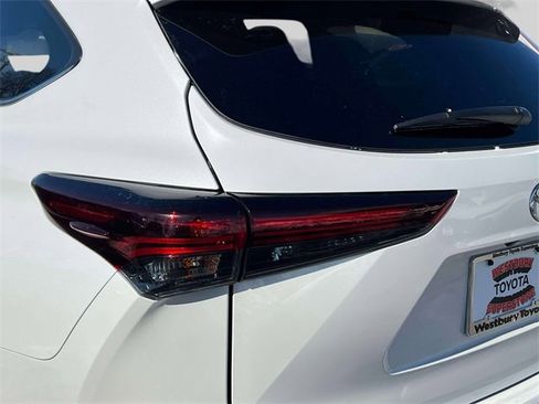 Certified 2024 Toyota Highlander XLE image 14