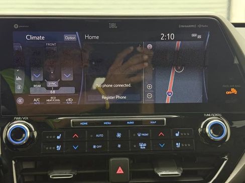 Used 2021 Toyota Highlander Limited FWD image 17