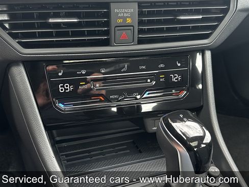 Used 2026 Volkswagen Jetta SE FWD image 25