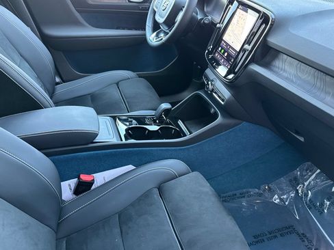 Used 2023 Volvo XC40 Recharge Ultimate w/ Protection Package Premier AWD/4WD image 17