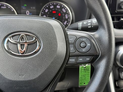 Used 2021 Toyota RAV4 LE image 20
