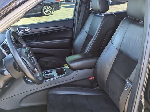 Used 2018 Jeep Grand Cherokee Altitude image 18