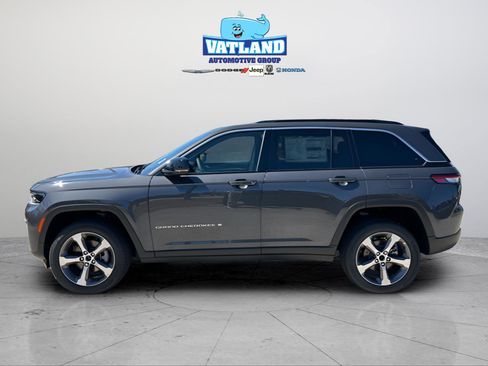 New 2026 Jeep Grand Cherokee Limited RWD image 2