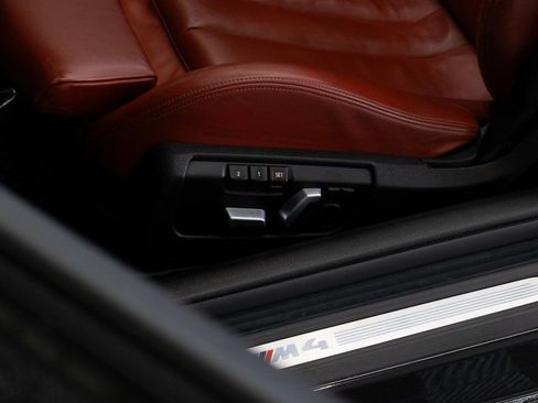 Used 2016 BMW M4 Convertible image 23