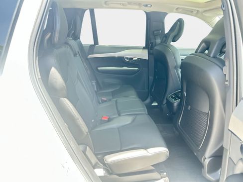 Used 2022 Volvo XC90 T5 Momentum w/ Climate Package FWD image 13