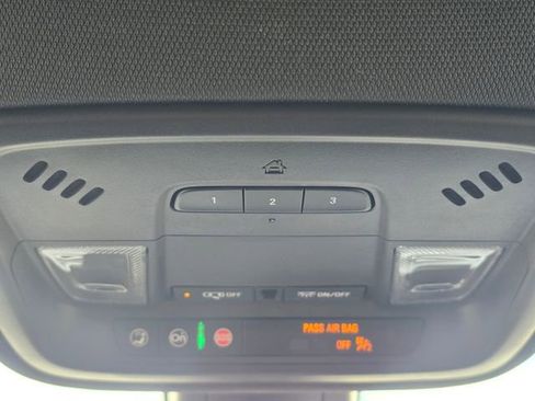 Used 2023 Chevrolet Traverse LT image 45