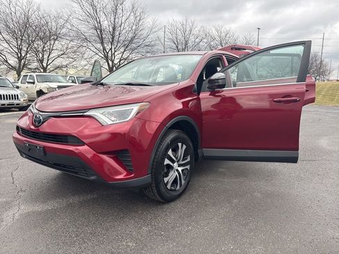 Used 2018 Toyota RAV4 LE image 17