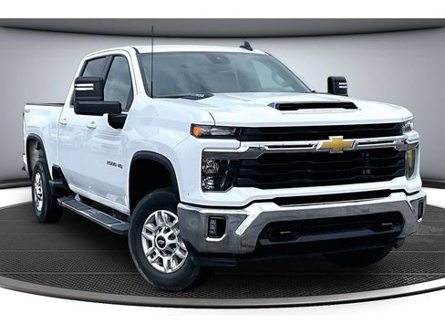 Used 2025 Chevrolet Silverado 2500 LT w/ Convenience Package AWD/4WD image 2