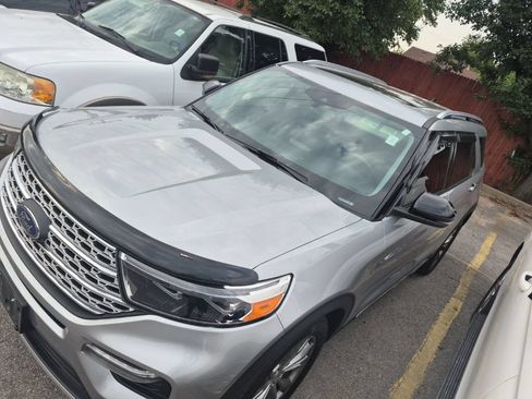 Used 2022 Ford Explorer Limited w/ Equipment Group 301A RWD image 3