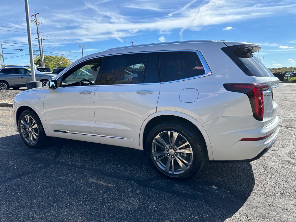 Used 2025 Cadillac XT6 Premium Luxury w/ LPO, Floor Liner Package AWD/4WD image 11