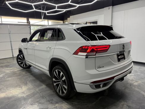 Used 2022 Volkswagen Atlas Cross Sport SEL Premium R-Line AWD/4WD image 3