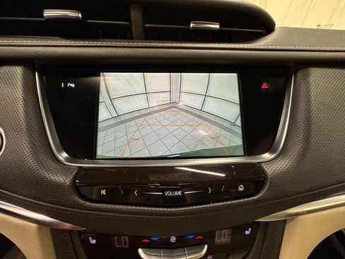 Used 2018 Cadillac XT5 Luxury w/ Driver Awareness Package AWD/4WD image 31