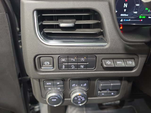 Used 2024 GMC Yukon AT4 w/ Technology Package AWD/4WD image 13