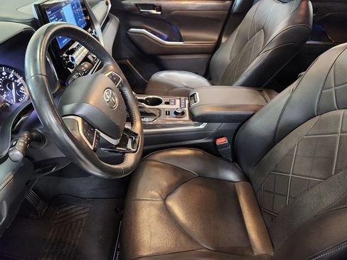 Used 2022 Toyota Highlander Platinum AWD/4WD image 31