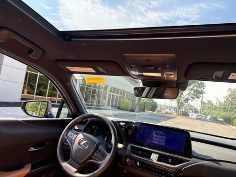 Used 2025 Lexus UX 300h AWD w/ Accessory Package (Z2) image 8