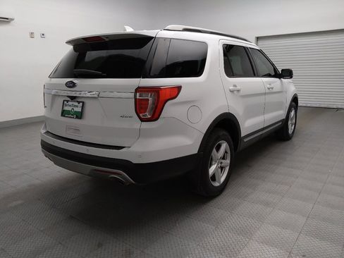 Used 2017 Ford Explorer XLT w/ Equipment Group 202A AWD/4WD image 9