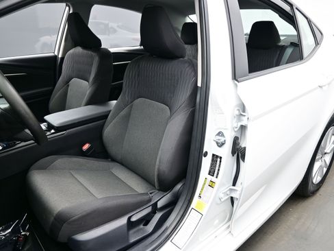 Used 2025 Toyota Camry LE image 11