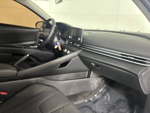 Used 2026 Hyundai Elantra SE FWD image 31