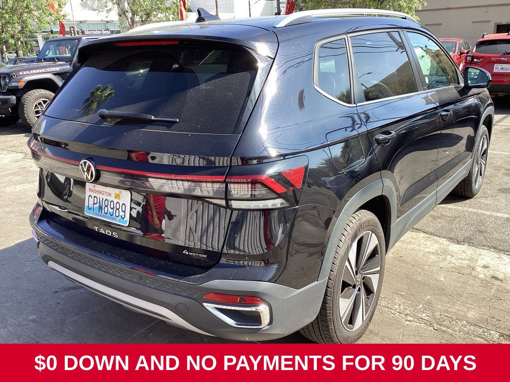 Used 2025 Volkswagen Taos SE AWD/4WD image 4