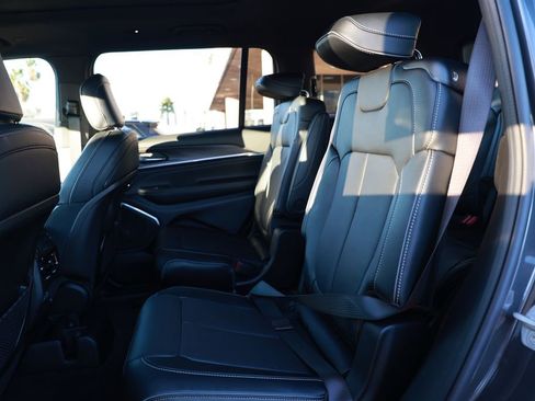 New 2025 Jeep Grand Cherokee L Overland image 28