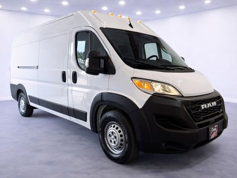 Used 2025 RAM ProMaster 2500 FWD image 4