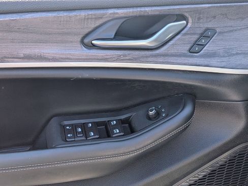 Used 2023 Jeep Grand Cherokee L Limited w/ Black Appearance Package image 11