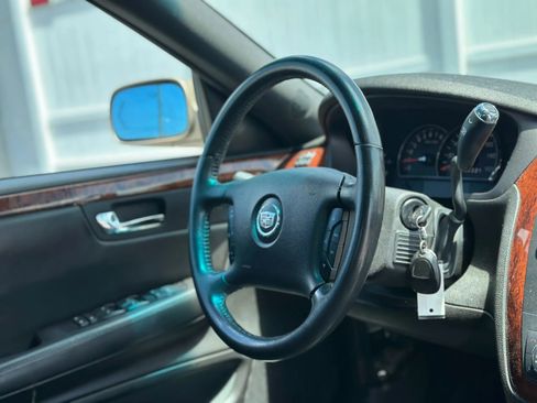 Used 2006 Cadillac DTS w/ Trunk Convenience Package image 19