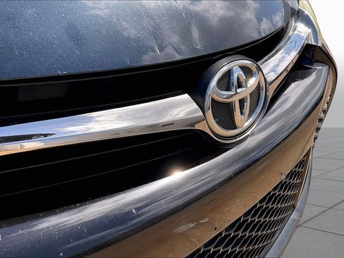 Used 2017 Toyota Camry LE FWD image 30