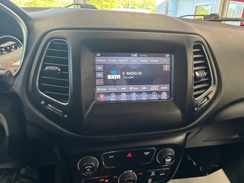 Used 2021 Jeep Compass Latitude AWD/4WD image 32