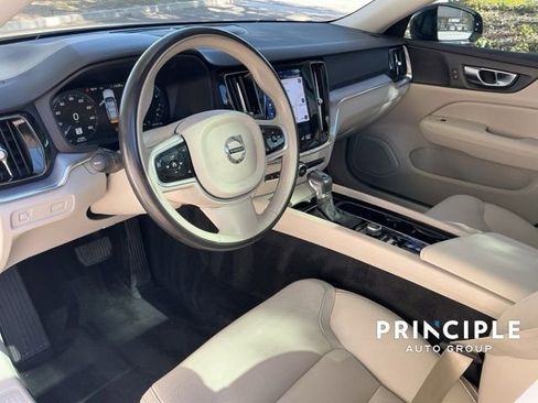 Used 2020 Volvo V60 T5 Cross Country image 26