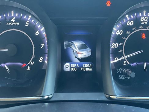 Used 2016 Toyota Avalon Touring image 12