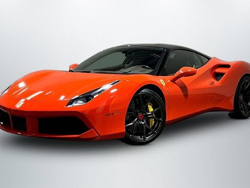 Used 2018 Ferrari 488 GTB RWD image 3