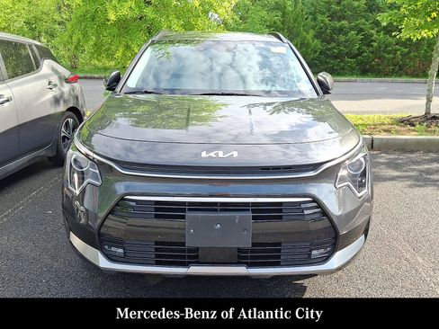 Used 2023 Kia Niro EX Touring FWD image 2