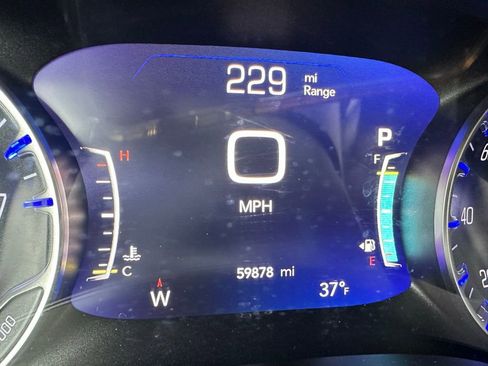 Used 2023 Chrysler Pacifica Touring-L image 20