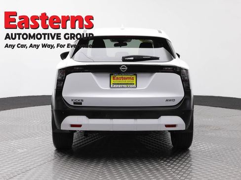 Used 2025 Nissan Kicks SV AWD/4WD image 6