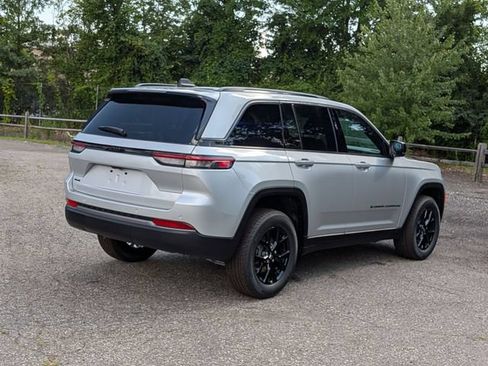 New 2026 Jeep Grand Cherokee Altitude AWD/4WD image 3
