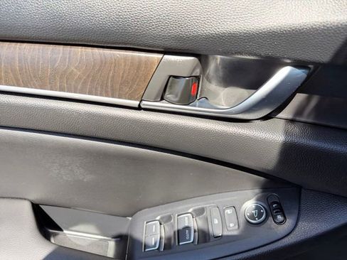 Used 2019 Honda Accord EX image 16