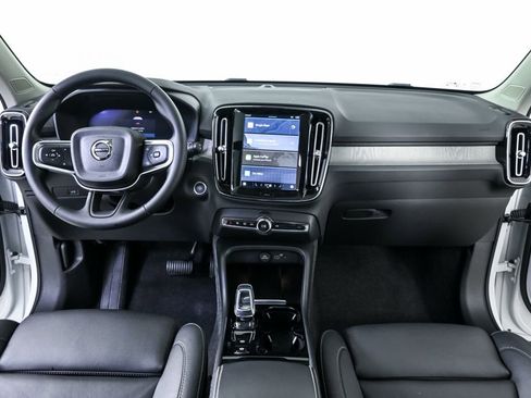 Certified 2025 Volvo XC40 B5 Plus image 17