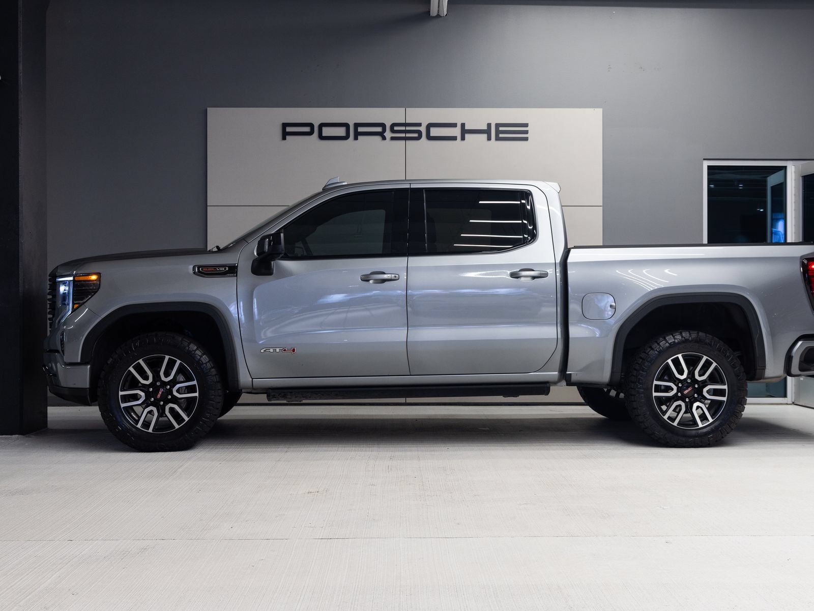 Used 2023 GMC Sierra 1500 AT4 w/ Technology Package AWD/4WD image 2