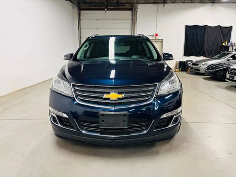 Used 2017 Chevrolet Traverse LT w/ Style and Technology Package image 3