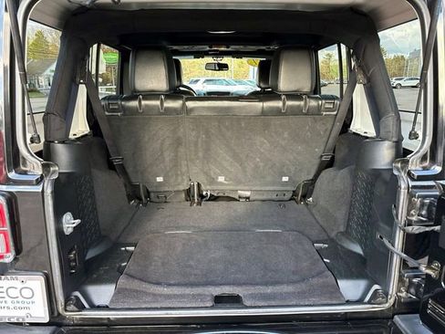 Used 2017 Jeep Wrangler Unlimited Sahara AWD/4WD image 12