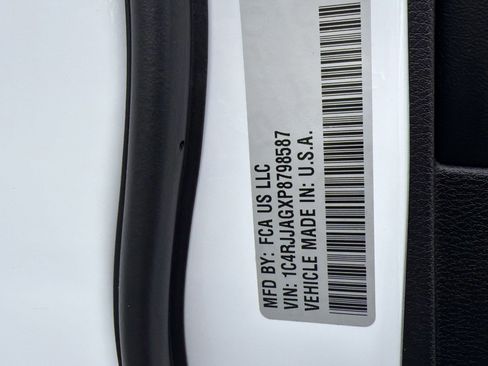 Used 2023 Jeep Grand Cherokee L Laredo RWD image 20