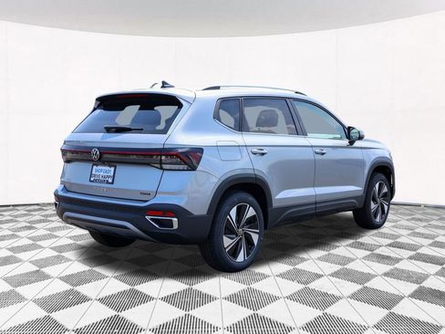 New 2025 Volkswagen Taos SE image 12