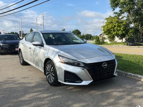 Used 2023 Nissan Altima 2.5 SV w/ SV Premium Package AWD/4WD image 4