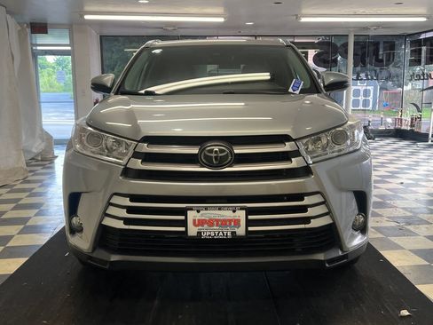 Used 2018 Toyota Highlander XLE AWD/4WD image 2