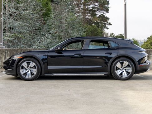 Certified 2022 Porsche Taycan 4 Cross Turismo image 2