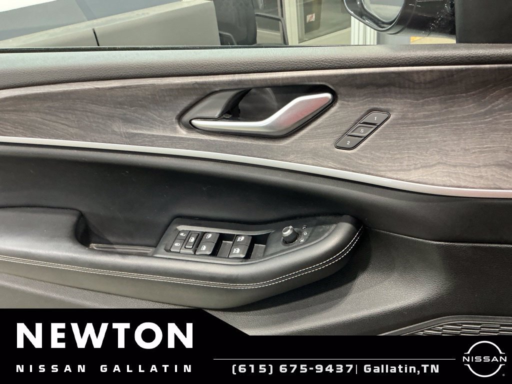 Used 2023 Jeep Grand Cherokee Limited w/ Luxury Tech Group II AWD/4WD image 49