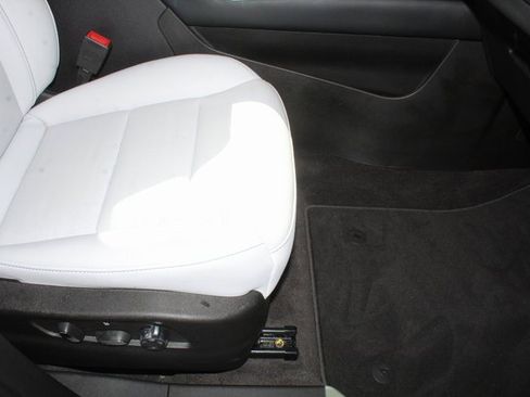 Used 2025 Cadillac XT4 Sport image 16