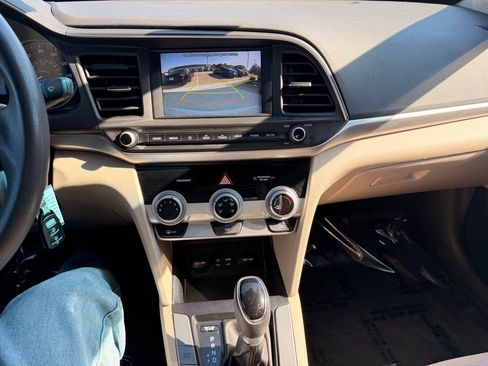 Used 2019 Hyundai Elantra SEL FWD image 3